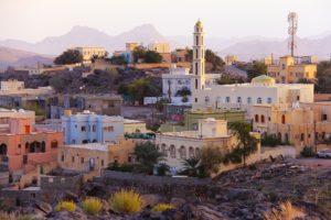 Aperçu d'un quartier d'une ville d'Oman symbole de la condition des femmes