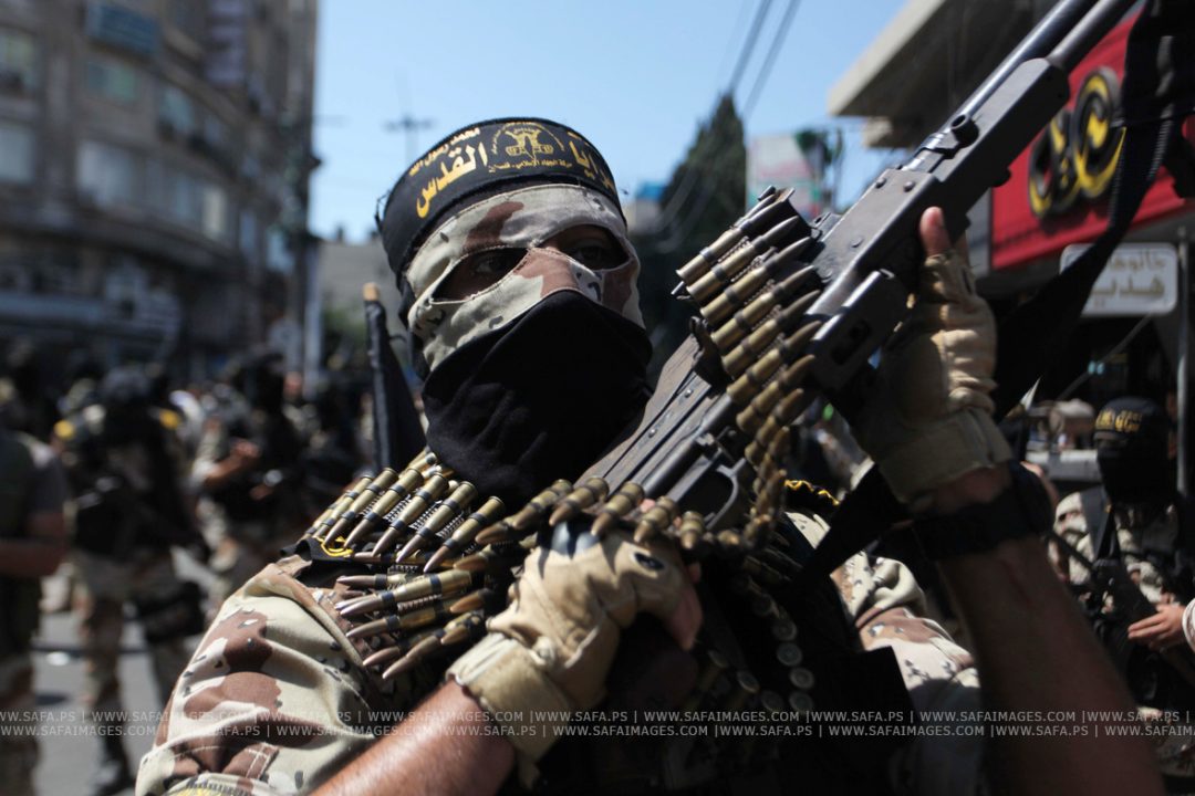 Existe-t-il un lien entre islam et terrorisme. Cette photo d'un combattant du Jihad islamique permet de répondre positivement.